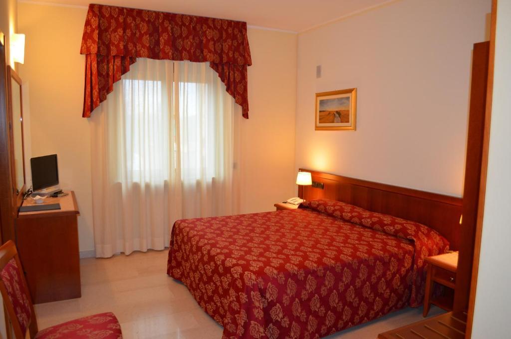 Hotel Olioso Peschiera del Garda Habitación foto