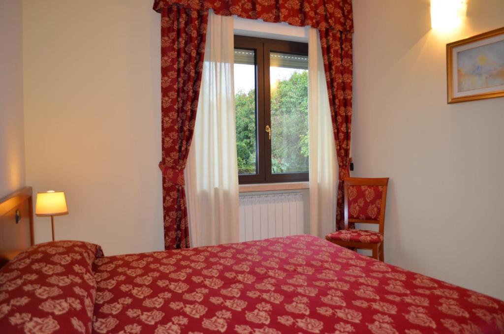 Hotel Olioso Peschiera del Garda Habitación foto