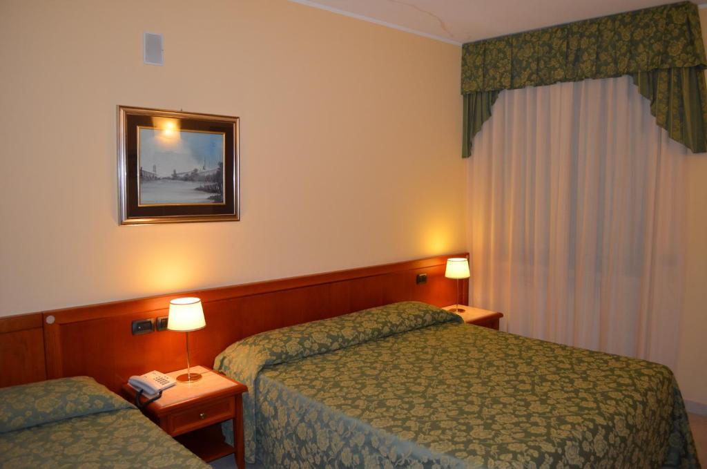 Hotel Olioso Peschiera del Garda Habitación foto