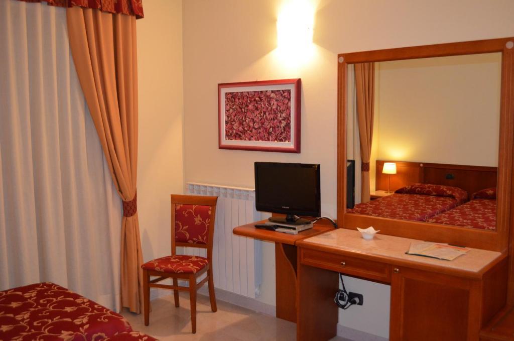 Hotel Olioso Peschiera del Garda Habitación foto