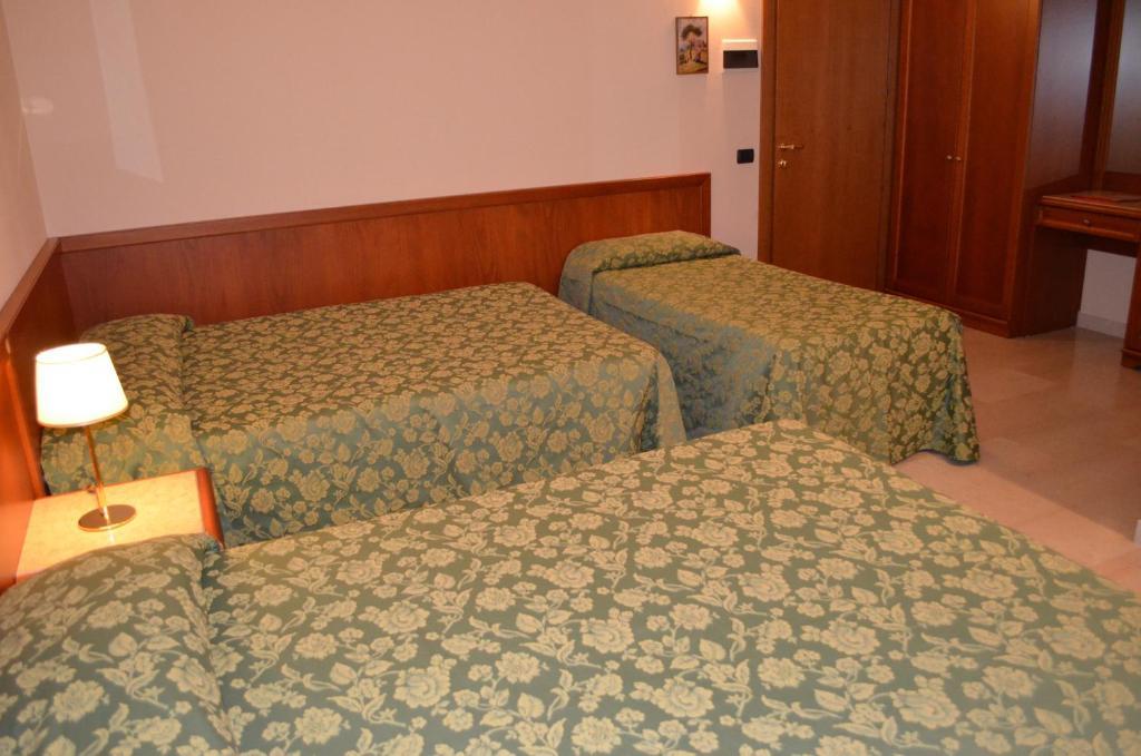 Hotel Olioso Peschiera del Garda Habitación foto