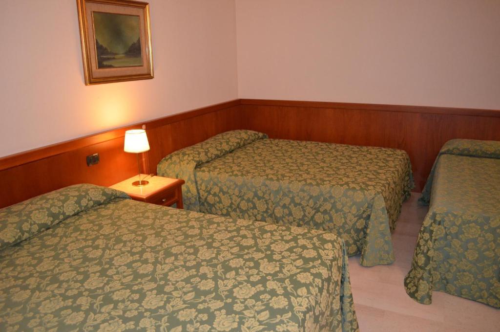 Hotel Olioso Peschiera del Garda Habitación foto
